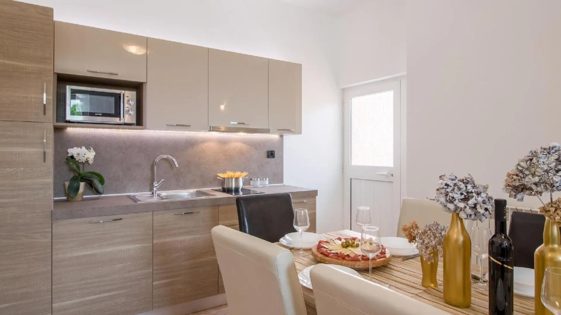 Apartment Ferienwohnung Fuer 6 Personen Ca 46 Qm In Liznjan, Istrien Suedkueste Von Istrien